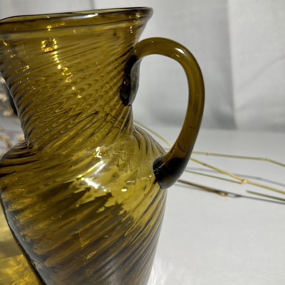Vintage Mid Century Modern Deep Amber / Olive Blown Swirled Glass Pitcher/Ewer - Picture 8 of 12